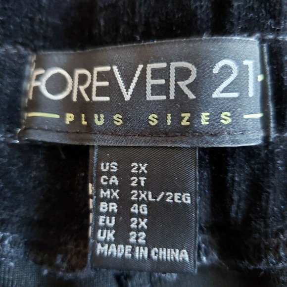 Forever21 Plus Womens Black Velour Joggers Banded Hems Cropped Size 2X - Picture 4 of 4